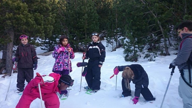  Children love snowshoe hikes 