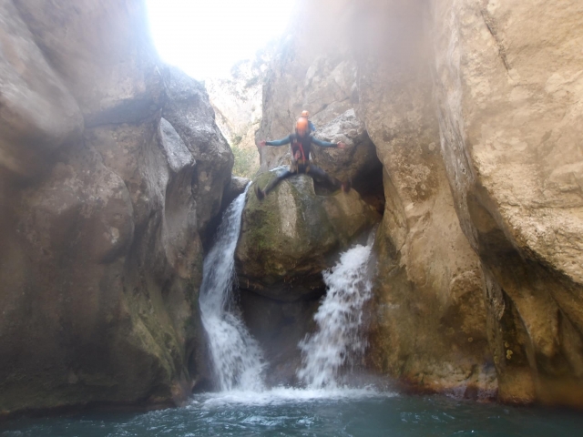  Avventuriera in piena azione nel Verdon Gole 