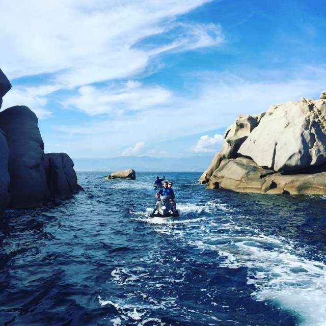 Découverte des meilleurs coins de la Corse du Sud grâce à la location de jet ski
