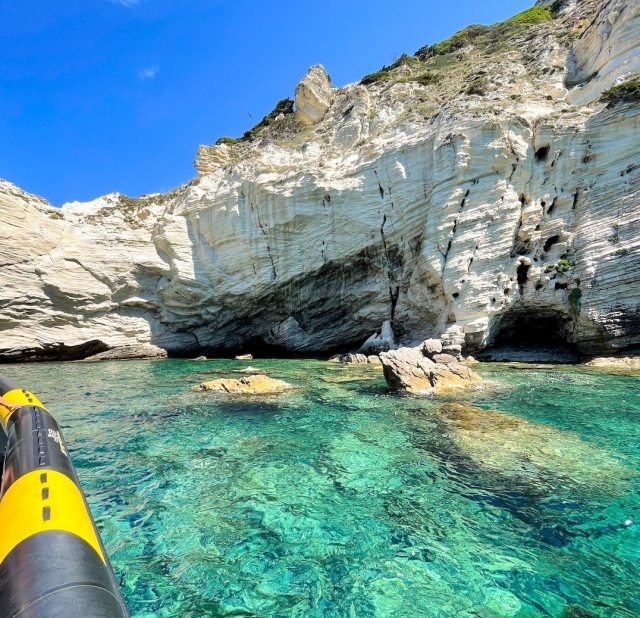 Balade en bateau dans les calanques corses