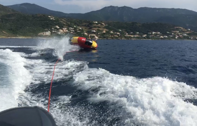 Bouée tractée pour un divertissement assuré