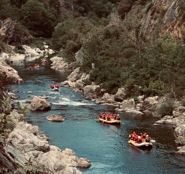  Rafting sulla parte calma del Nive