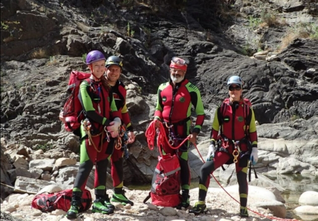  Equipo de instructores para realizar actividades al aire libre cerca de Niza 