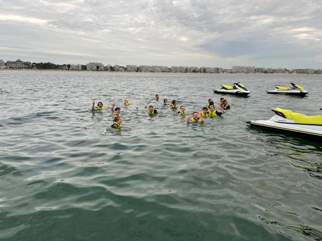  Unser Team erwartet Sie zu einer Jetski-Aktivität voller Emotionen