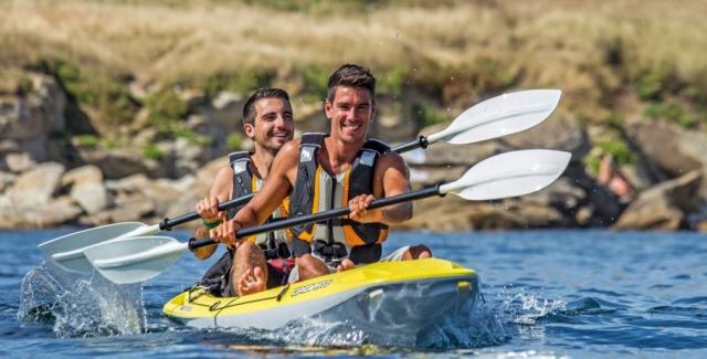  Ven a navegar en canoa en familia o con amigos 