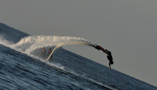  Testen Sie Ihre Flyboard-Fähigkeiten auf dem Mittelmeer