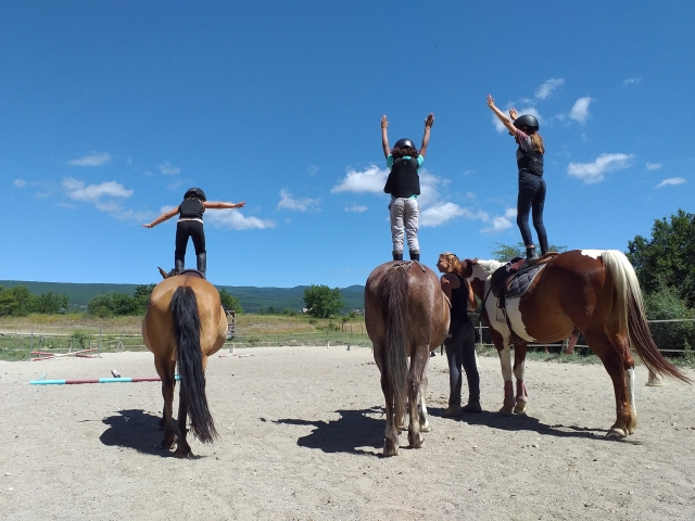  Trucos acrobáticos a caballo 