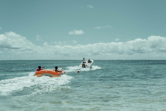  Towed buoy, friendly and family activity 