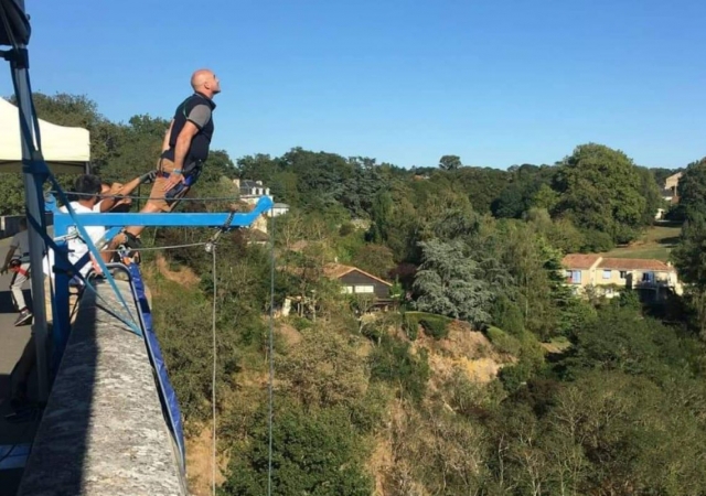  Bungee jumping near Tours 