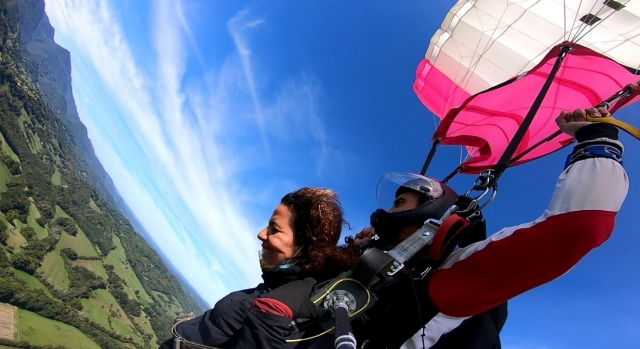  Goditi una vista panoramica mozzafiato dal tuo paracadute 