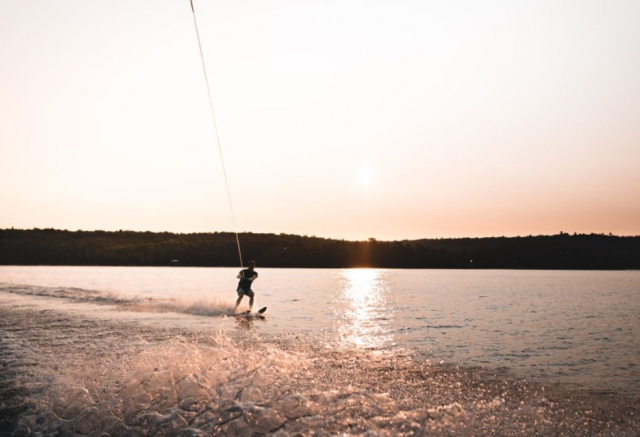 Water skiing session in Pontpoint
