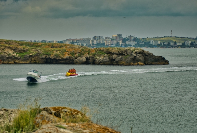 Let yourself be towed by our boat for unprecedented sensations of speed