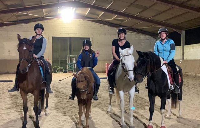  Godetevi una lezione di equitazione di gruppo! 