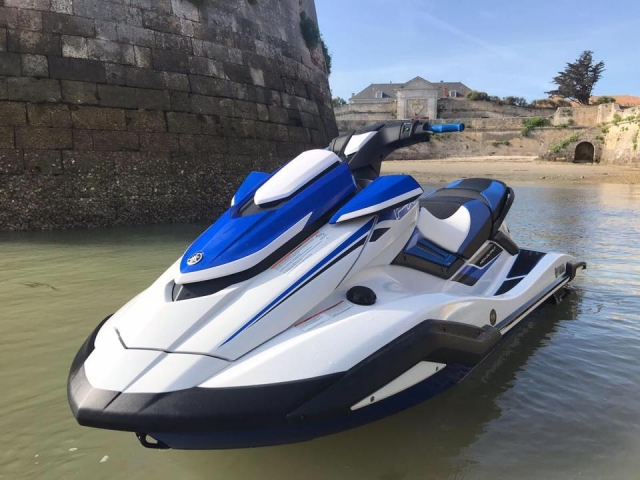 Montez à bord de nos jet skis surpuissants