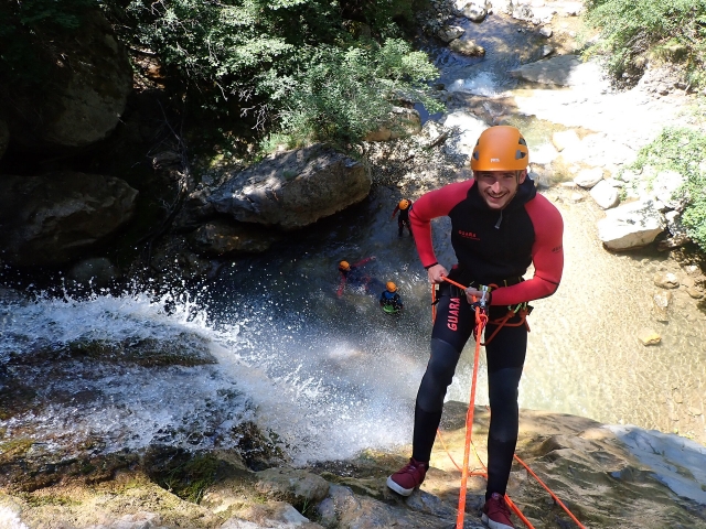 Abseiling in the Écouges canyon 