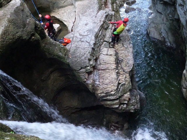  Sensational jump at the Furon canyon 