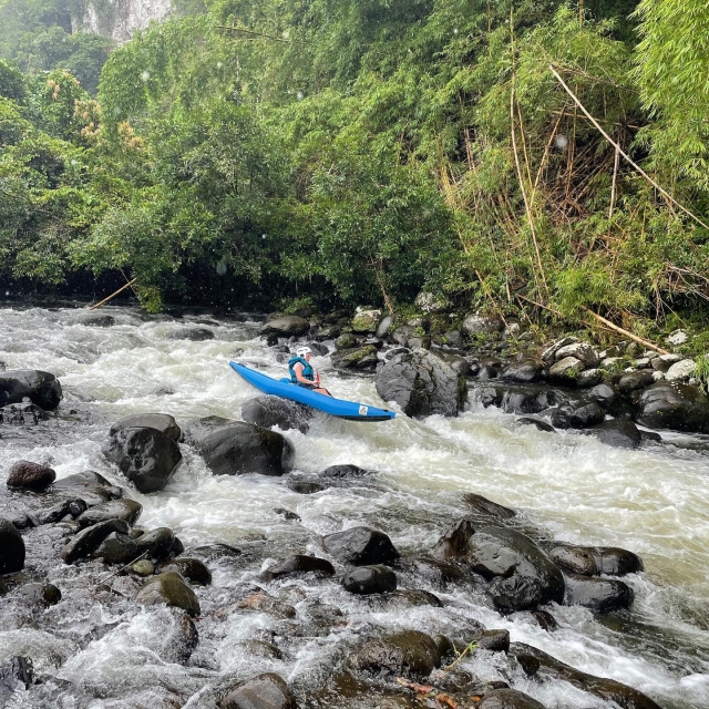  Aspetta stretto per questa attività di rafting 