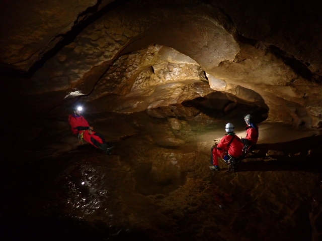 Vous explorerez des grottes inédites