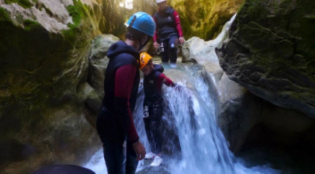 Descendez des cascades durant votre excursion en canyoning