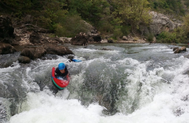  Sesión de hidrospeed en los rápidos del Gard 