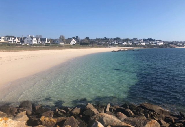  Weißer Sandstrand und türkisfarbenes Wasser 