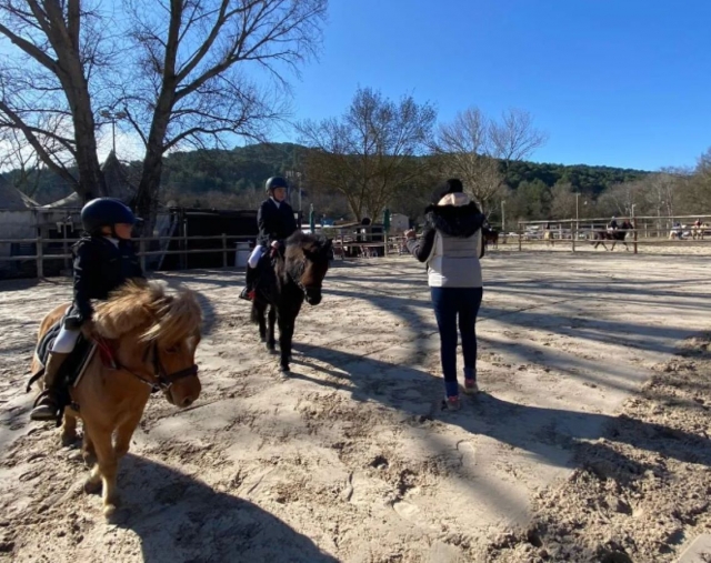  Il nostro giro in pony è una vera introduzione all'equitazione 