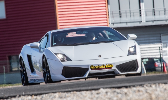  Alla guida di una Lamborghini LP560 