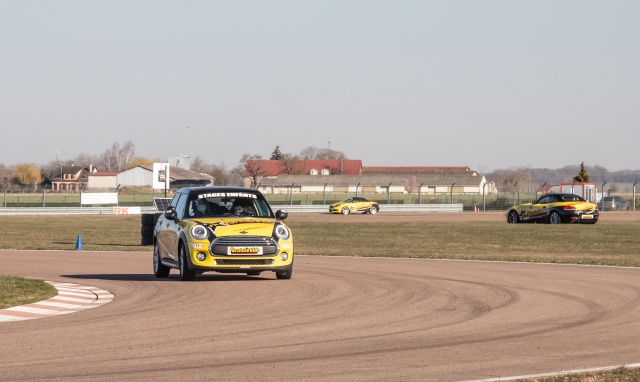  Alla guida di una Mini Cooper 