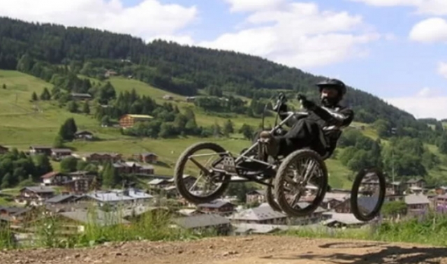 Grâce à sa légéreté, le quad bike vous permettra de sauter des bosses
