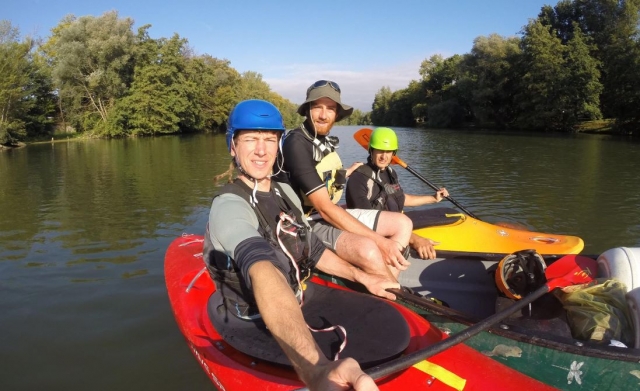  Sail freely in a canoe-kayak 