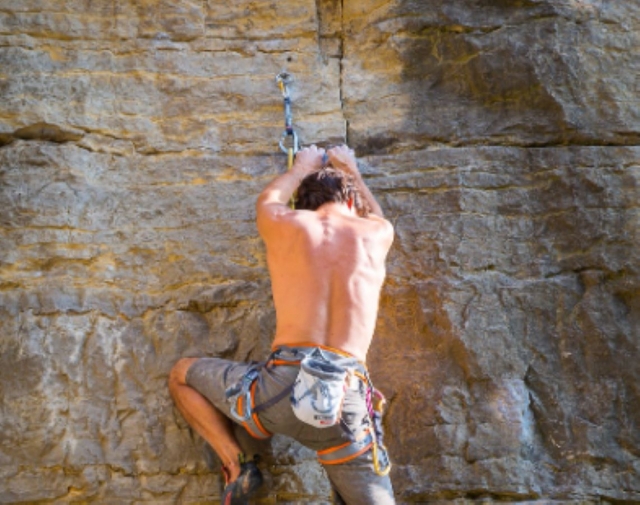  Climb the peaks of Ariège in the company of our instructors State certified 
