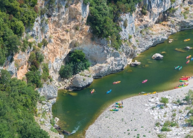  Excursión en piragua-kayak con un monitor titulado por el estado 