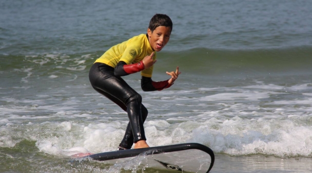 Apprenez à tenir l'équilibre sur la planche avec nos cours des surf
