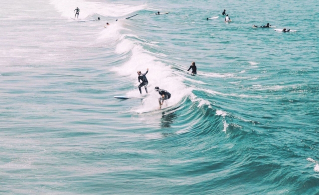  Pratique surf ao seu ritmo graças às nossas sessões supervisionadas por um profissional 