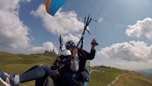 Gleitschirmflug in der Auvergne 
