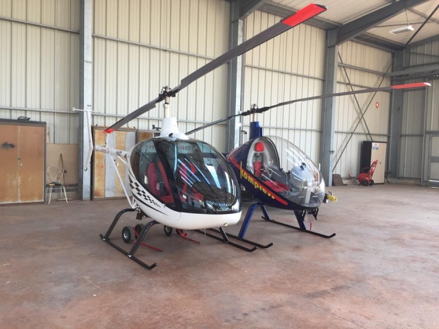  I nostri elicotteri nel loro hangar 