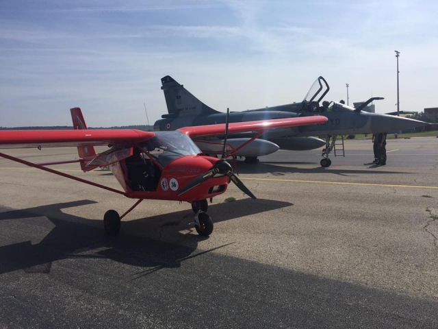  Our multi-axis ULM sunbathes at the airport 