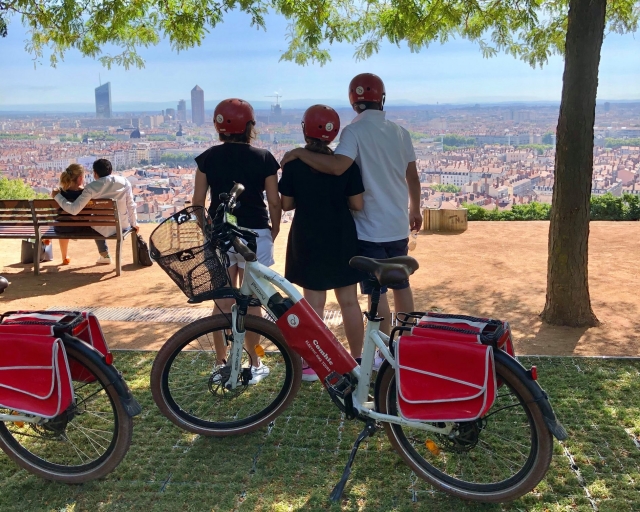  踩踏板欣赏里昂最美丽的景色 