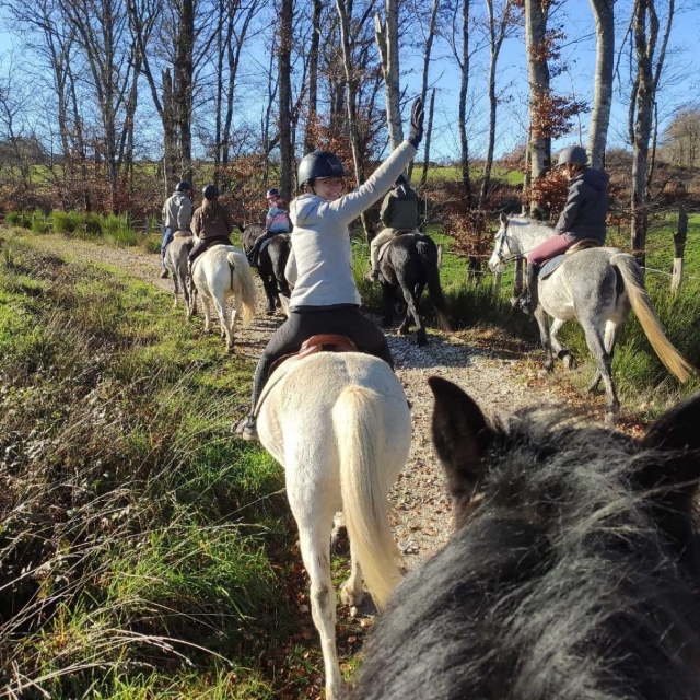  Passeggiata al sole a Lévézou 