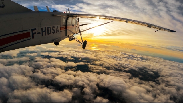 瓦讷独特的飞机驾驶体验 