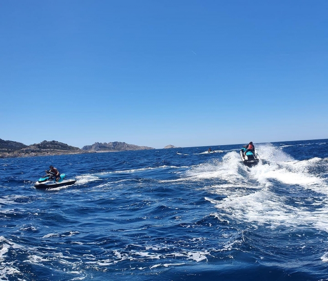 Ressentez des impressions hors du commun au pilotage de notre scooter des mers haut de gamme