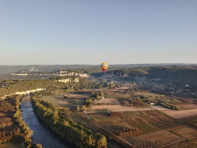  Descubre el suroeste francés y la Dordoña en un globo aerostático 