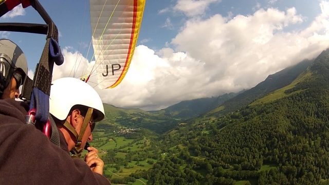  Tandem instructor for a memorable air trip 
