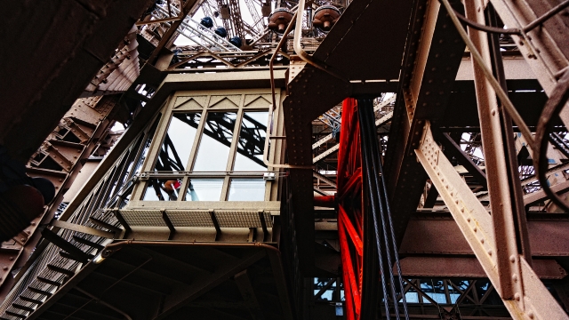 Découvrez l'intérieur de la Tour Eiffel
