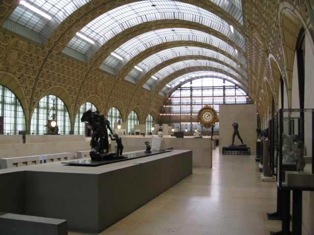  Statues and paintings await you 
