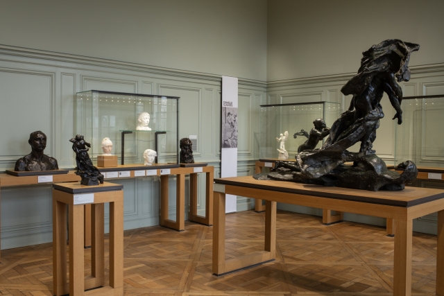  Walk through the museum 
