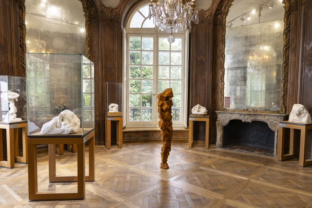  Enjoy the light hitting the sculptures 