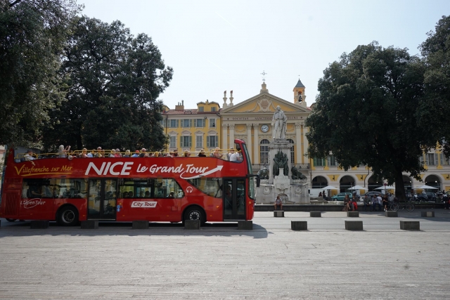  Disfruta de paradas por toda la ciudad.