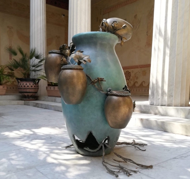  Admire las obras de arte presentes en la villa 