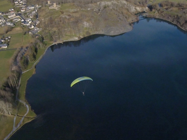 Genießen Sie einen Gleitschirmflug in den Hautes-Pyrénées 